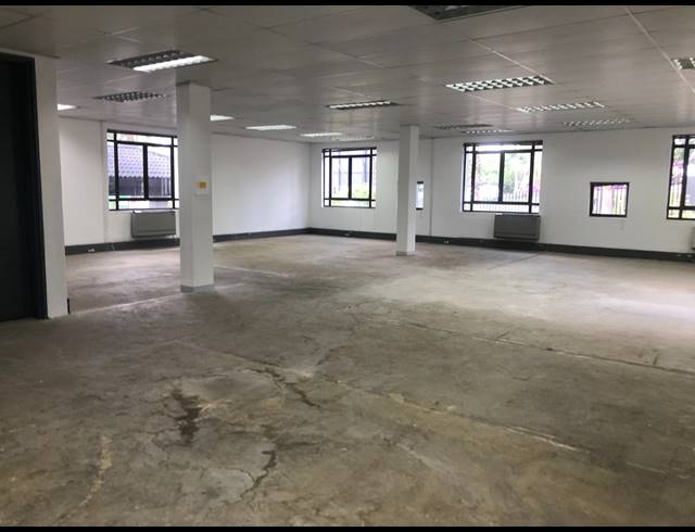 172M² OFFICE TO LET IN HYDE PARK